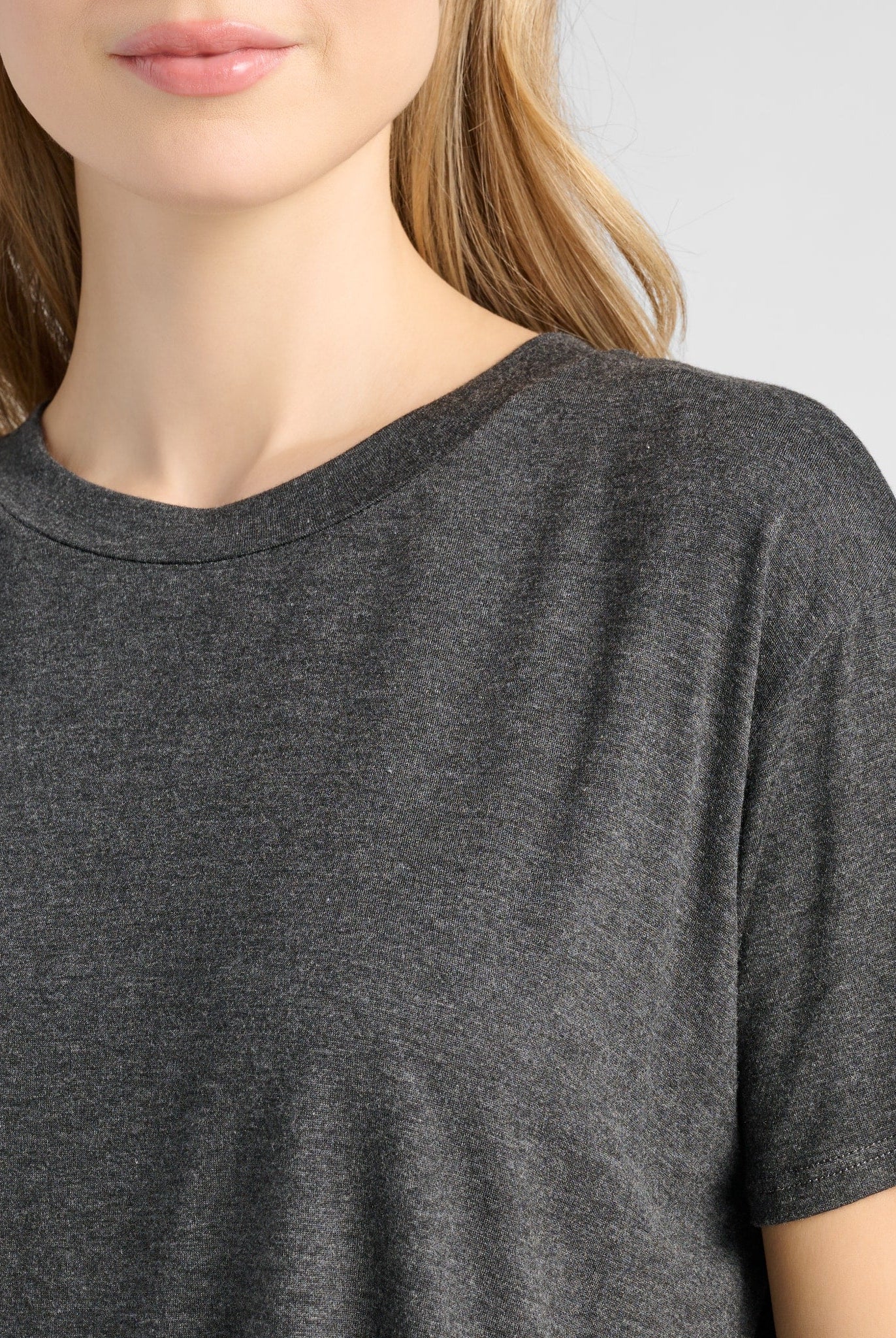 Antracita $|& SEAS Newport Cropped Tee - SOF Detail