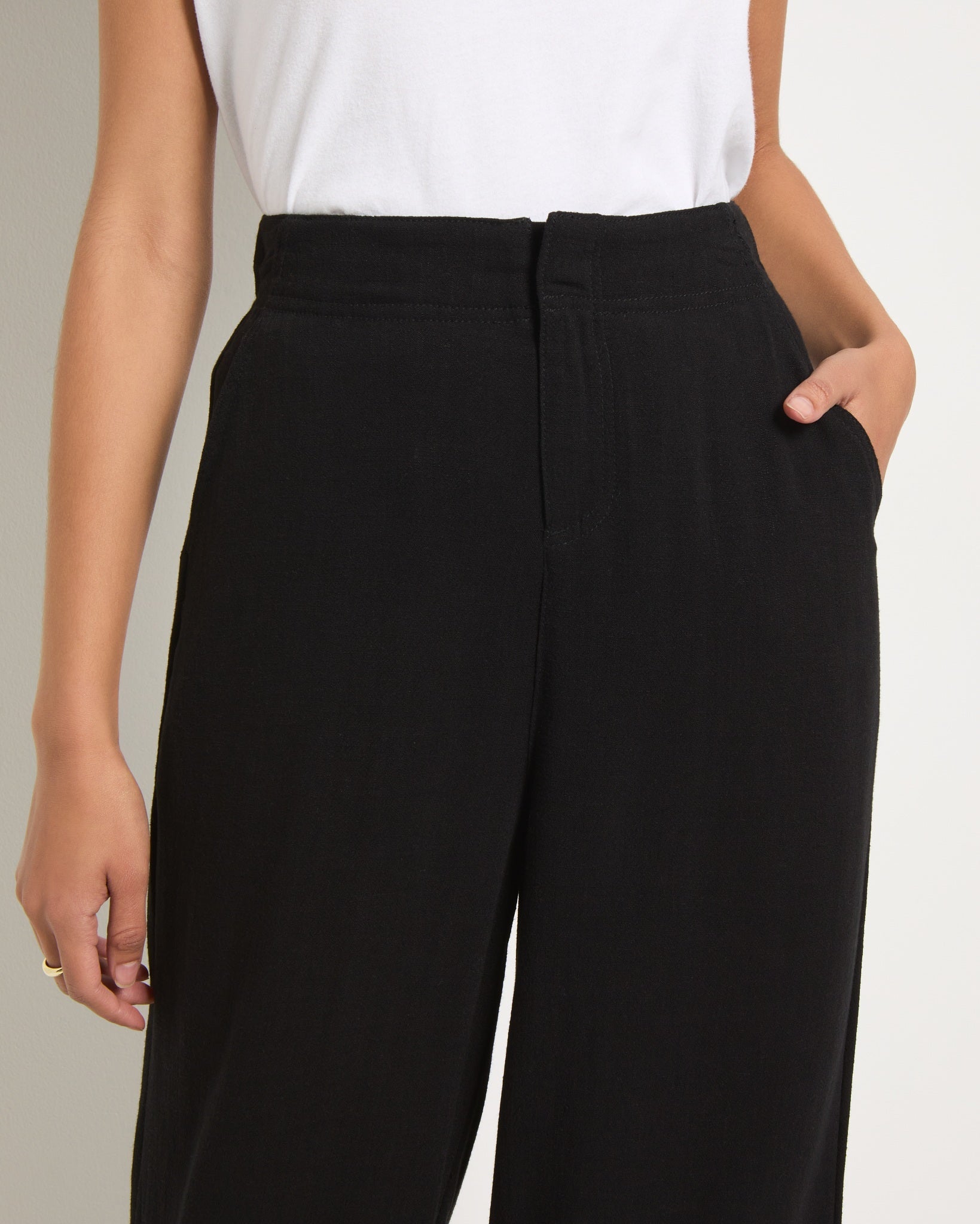 Black $|& SEAS Palomar Linen Blend Crop Pant - VOF Front