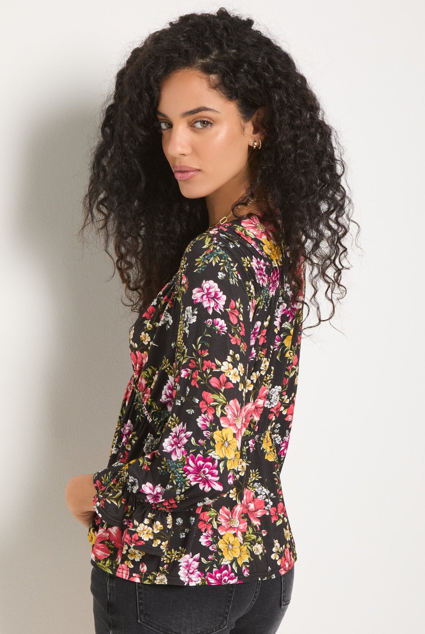 Multi Floral $|& SEAS Sailwind V-Neck Ruffle Top - VOF Side