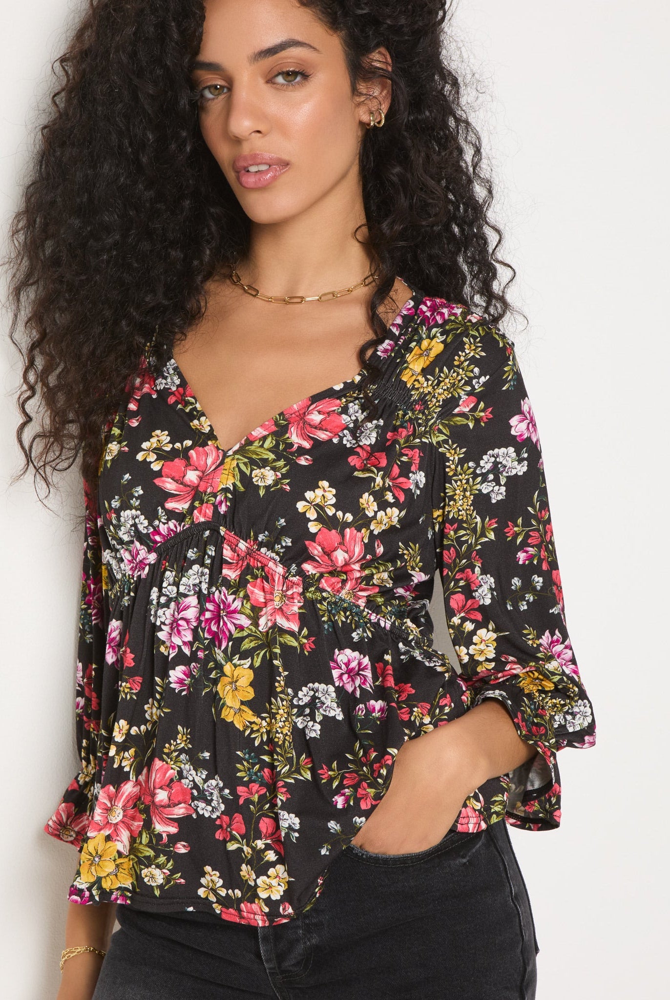 Multi Floral $|& SEAS Sailwind V-Neck Ruffle Top - VOF Front