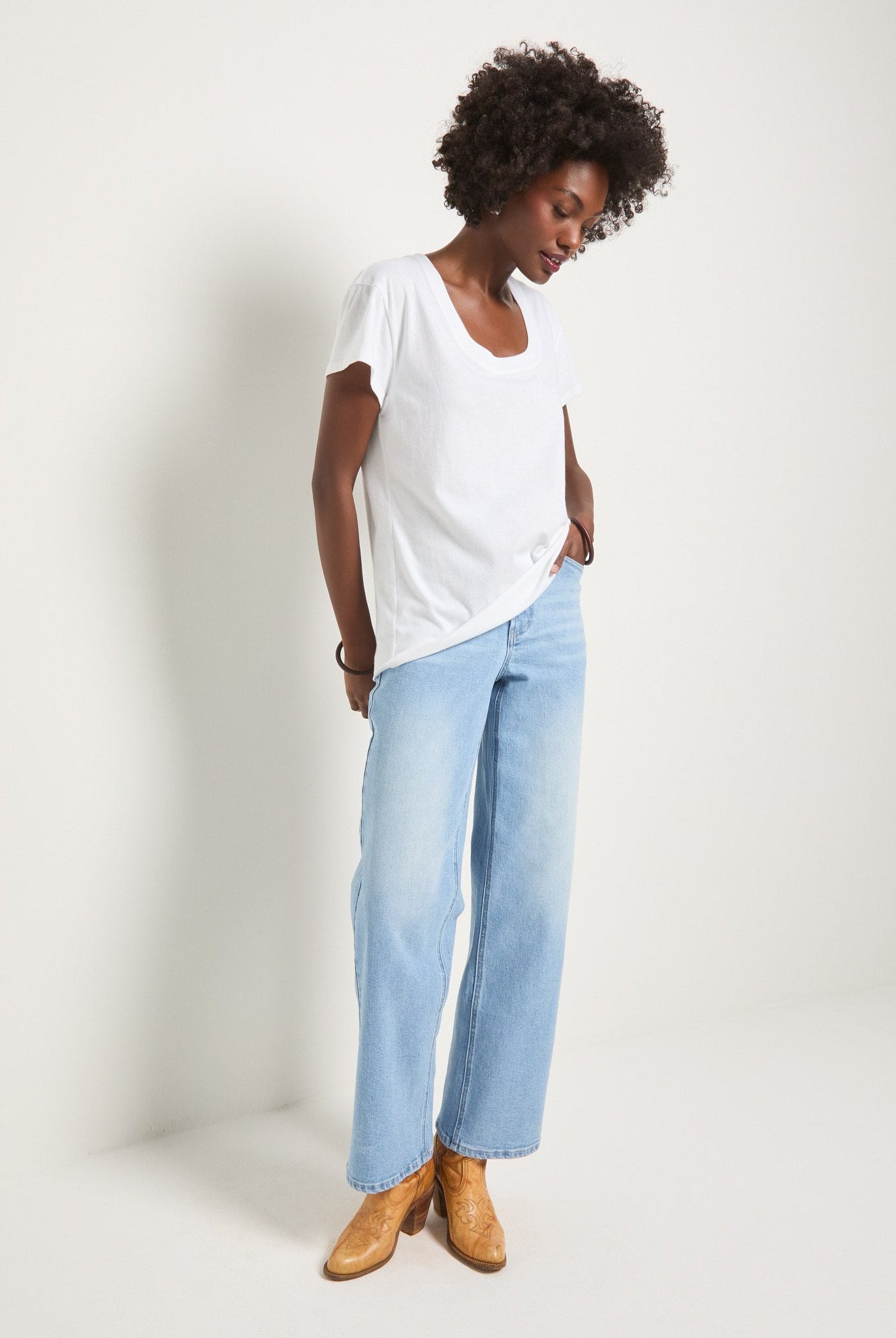 White $|& SEAS Beachside Scoop Neck Tee - VOF Front