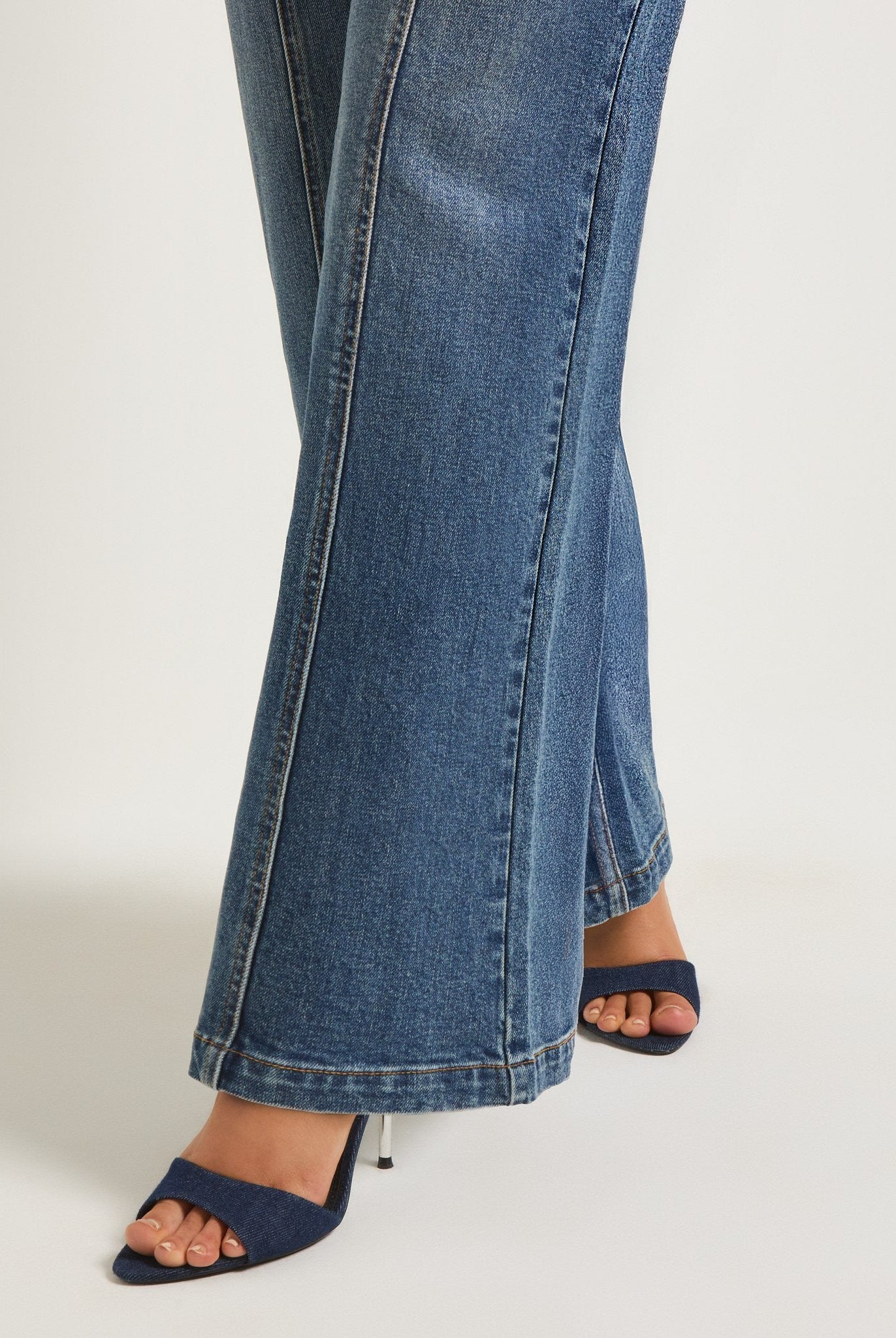 Storm $|& SEAS Nomad Flare Jean - VOF Side