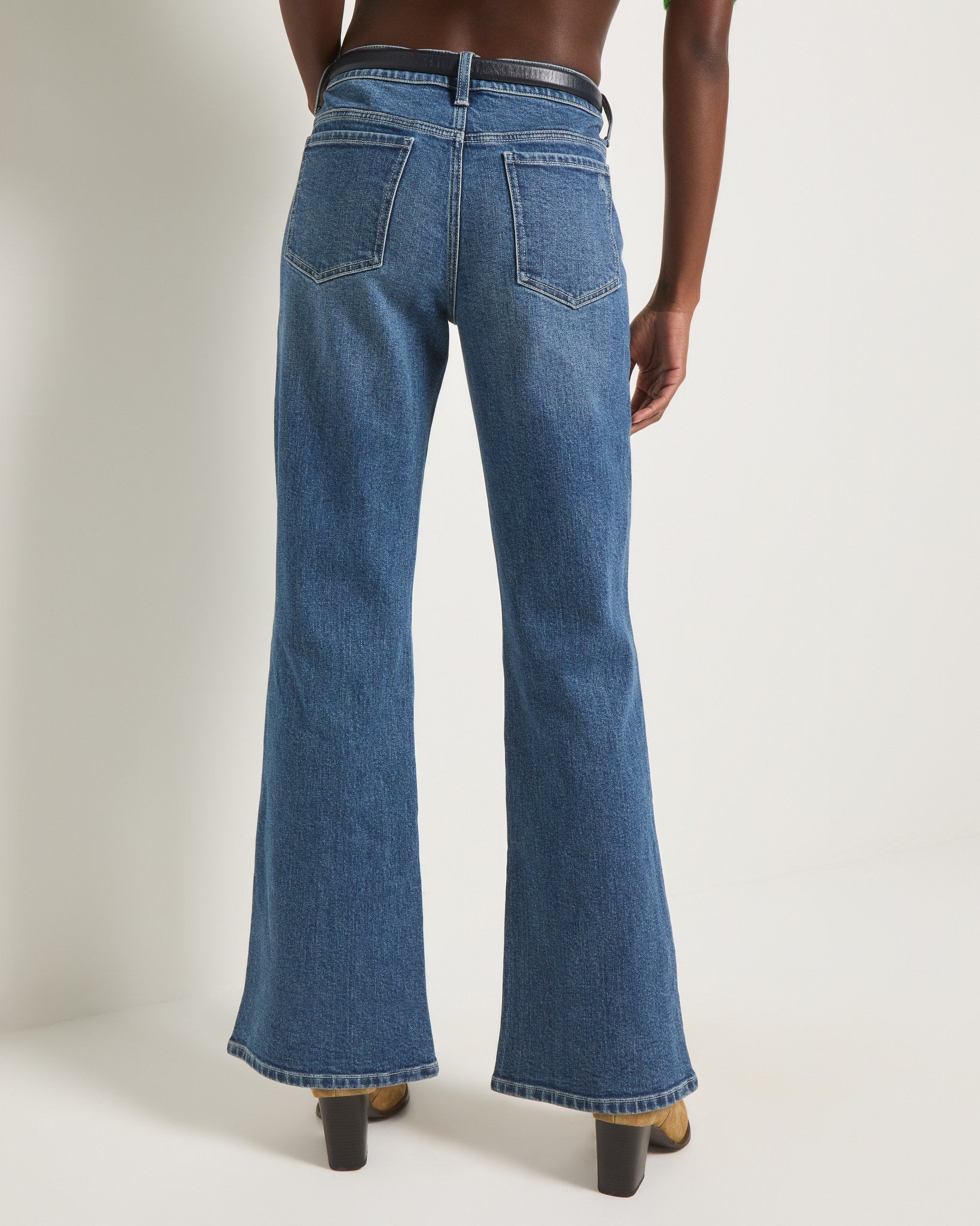 Mid Tone Wash $|& SEAS Skyline Bootcut Jean - SOF Back