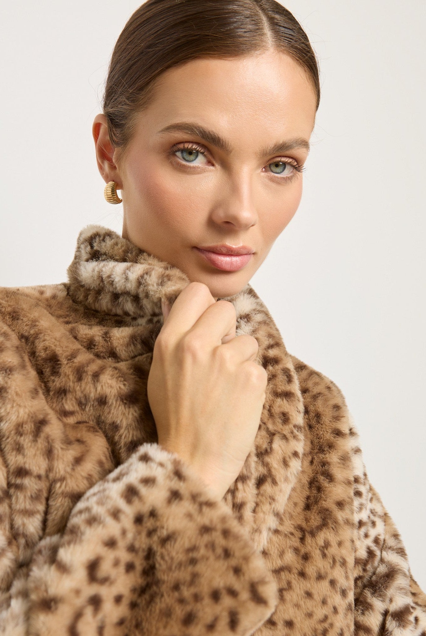 Sandstone Leopard $|& SEAS Luna Faux Fur Jacket - VOF Side