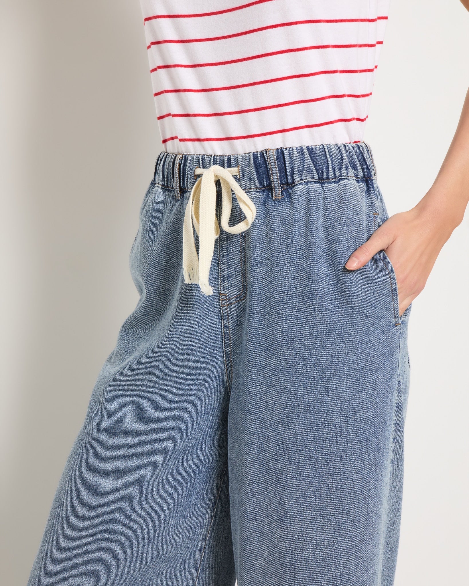 Lakeshore $|& SEAS Lila Elastic Waist Wide Leg Jean - SOF Full Front